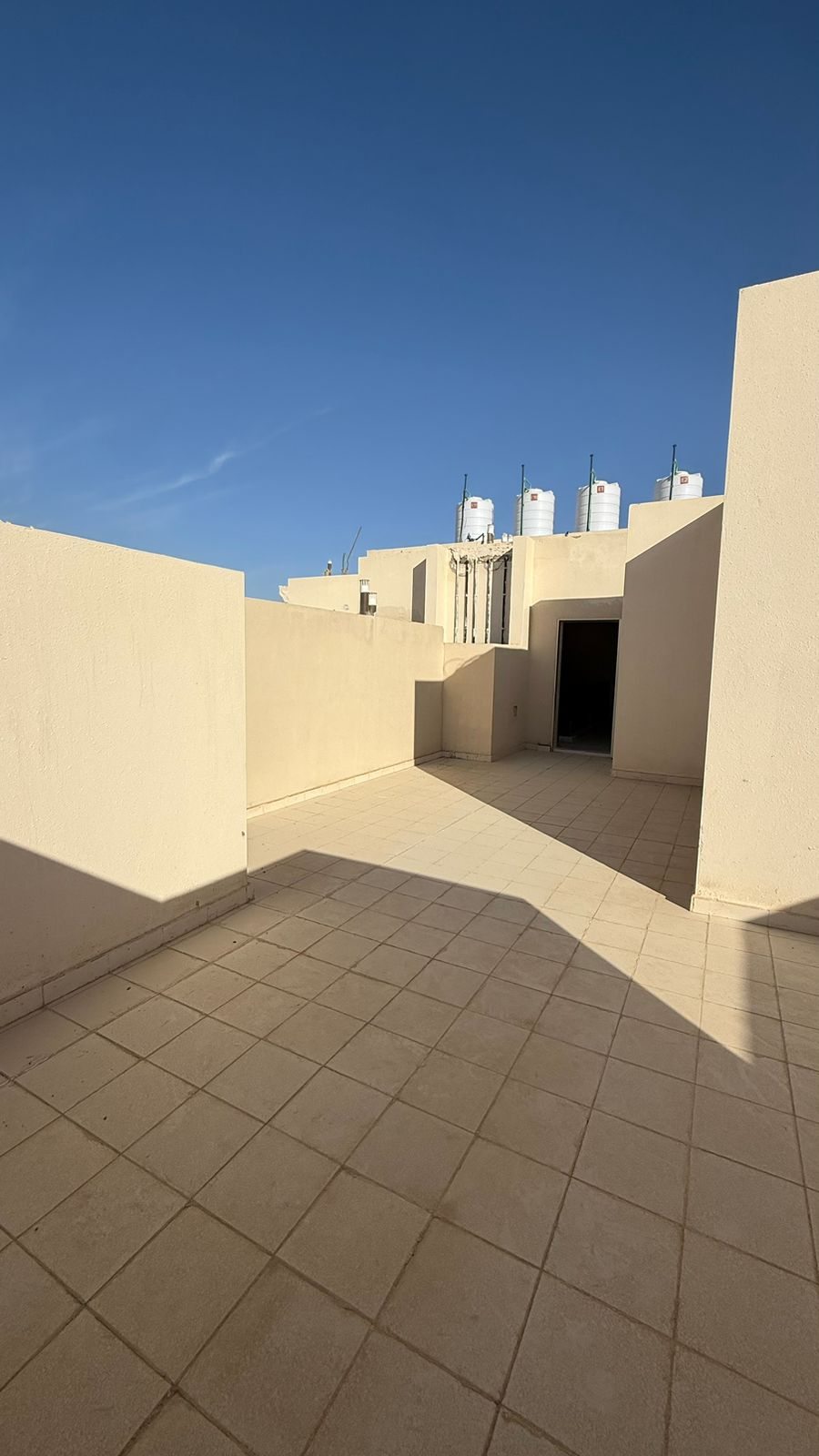 سطح خاص واسع